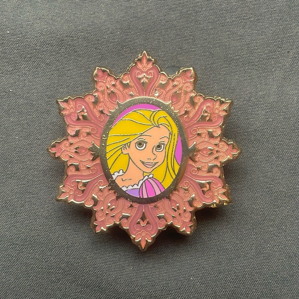 Season's Greetings Princess Snowflake Mystery Pin Set - Rapunzel